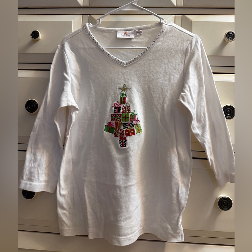 Quacker Factory White Long Sleeve Tee with Festive Tree